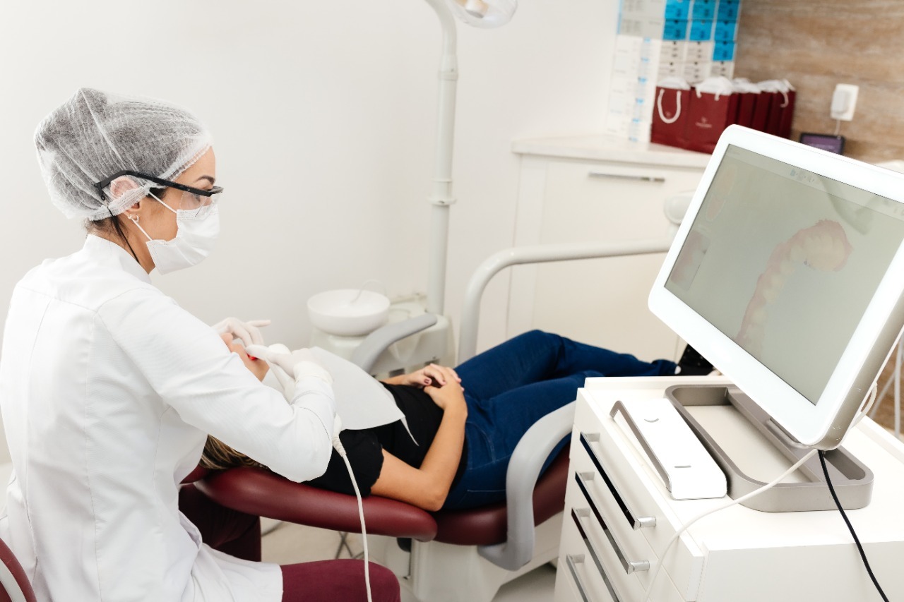 Escâner intraoral iTero usado nos tratamentos com Invisalign