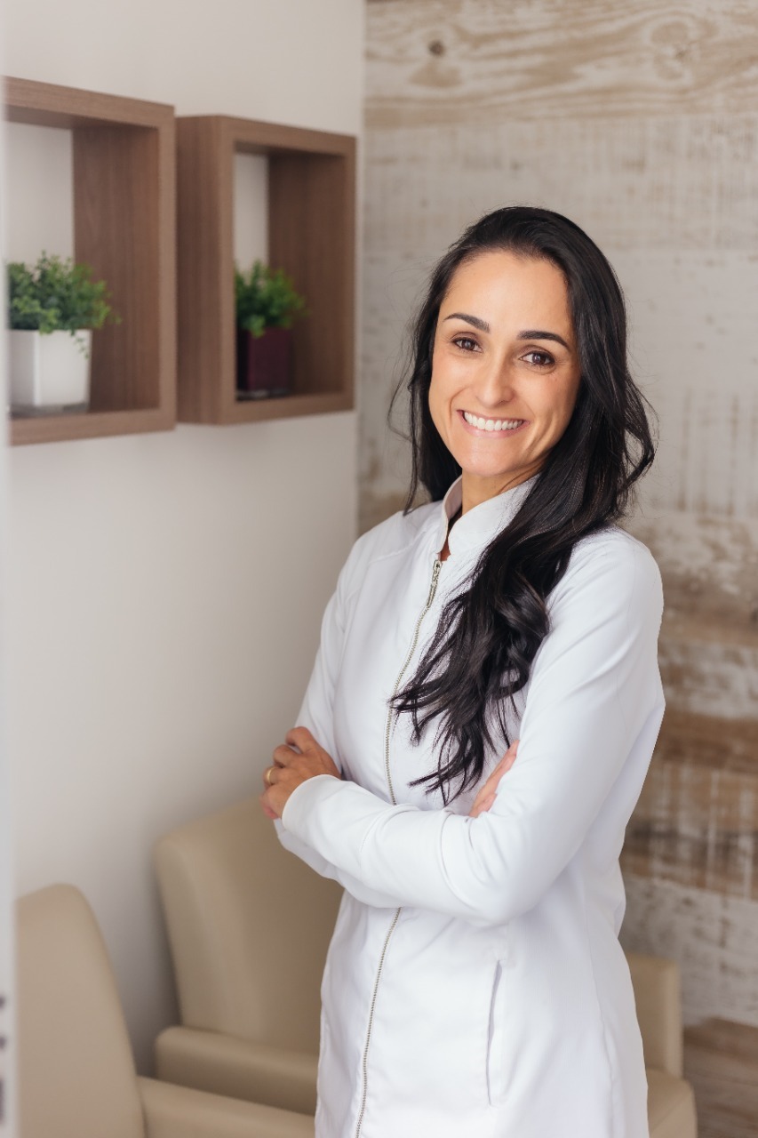 Dra. Marina Carabetti, cirurgiã-dentista especialista em ortodontia em Nova Lima